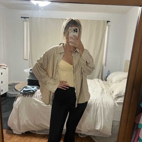 H&M BUTTON UP - Picture 6 of 10